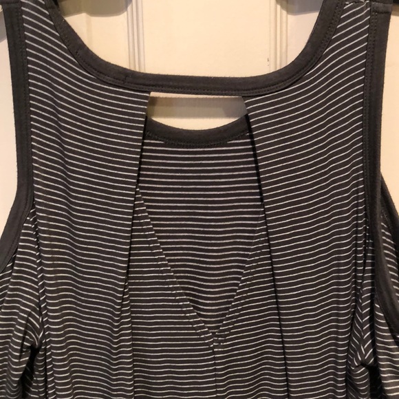 Cold shoulder dress - Picture 3 of 3